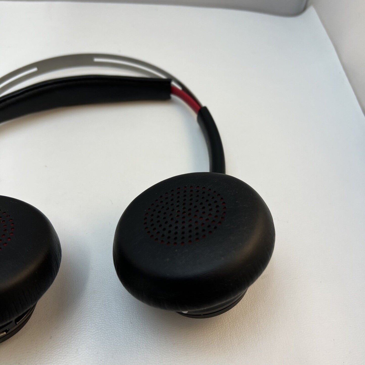 Plantronics Voyager Focus UC B825 Bluetooth Headset Poly USB Charging Dock ANC