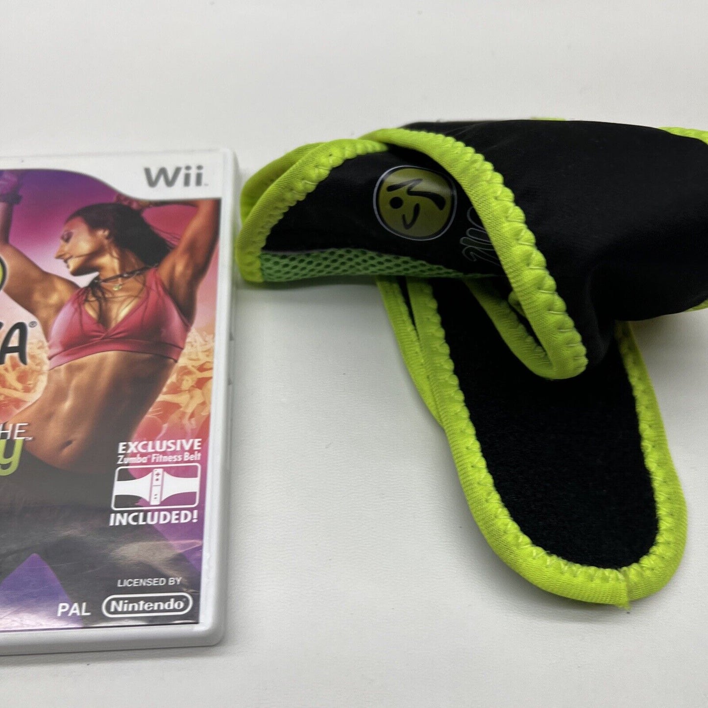 Zumba Fitness: Join the Party + Zumba Fitness Belt (Nintendo Wii, 2010)