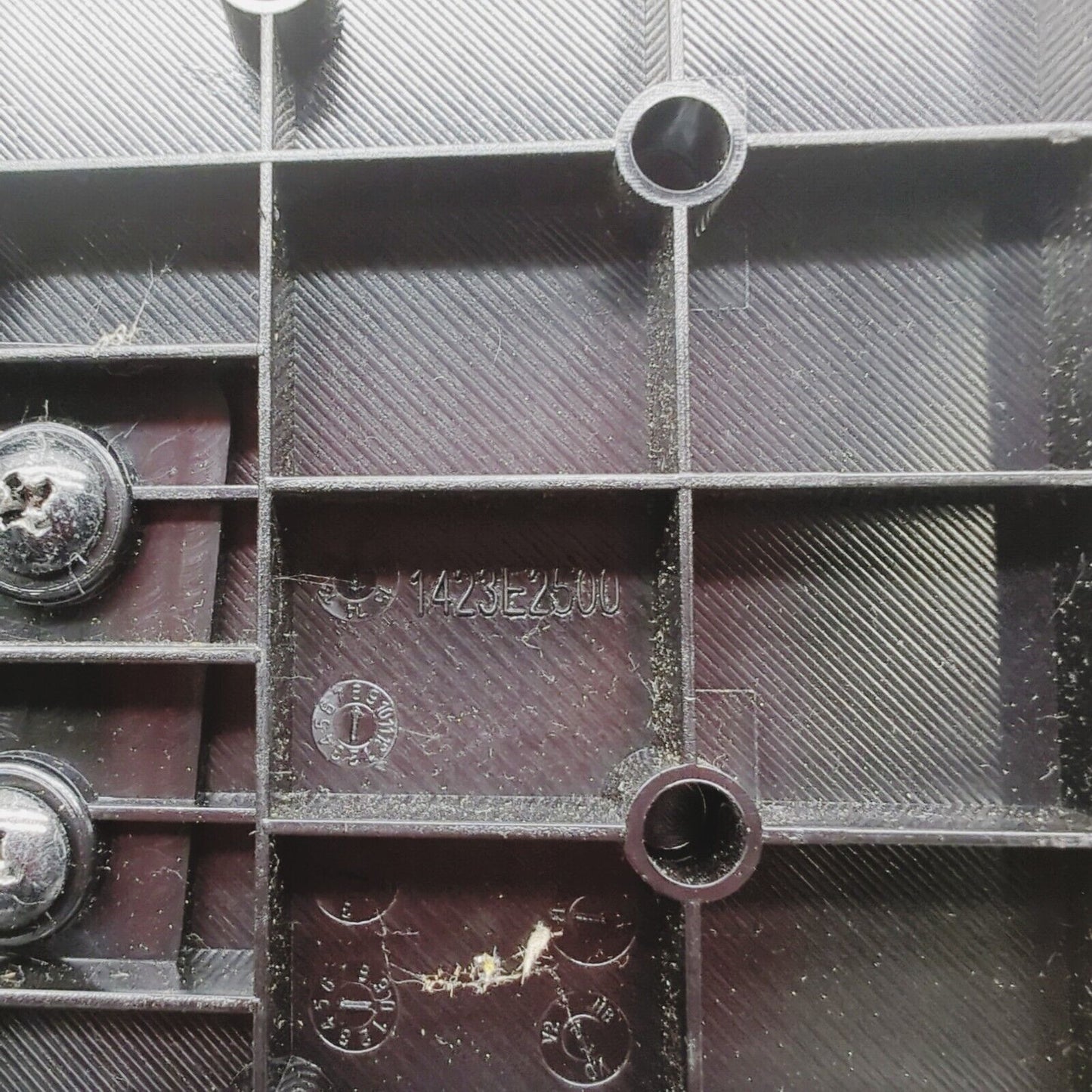 TABLETOP BASE STAND 24/207DVD 24/207DVD-B 24E21B-HDR TV no SCREWS 1423E2500