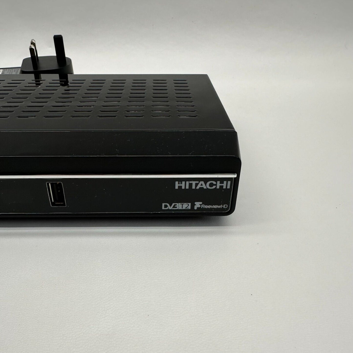 Hitachi DVB T2 HDR5T01 Freeview HD Digital Recorder Tested with Remote + Cables