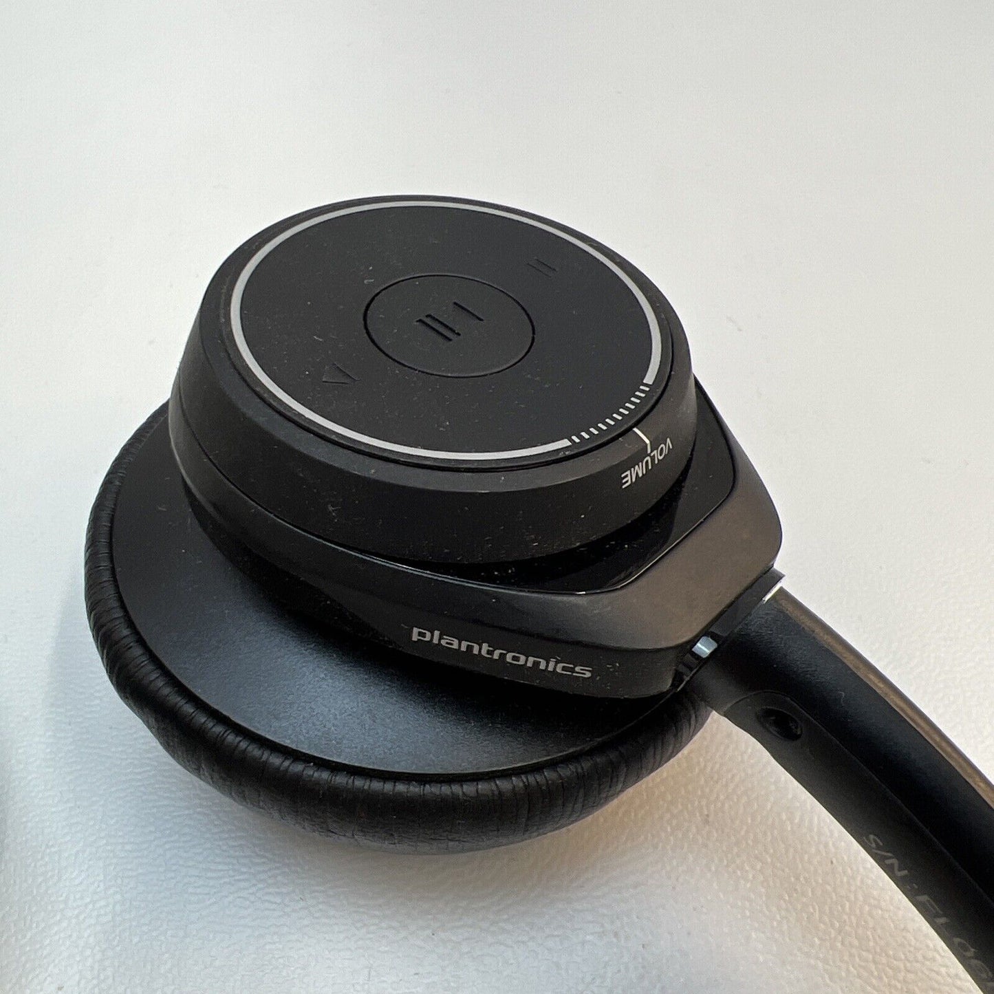 Plantronics Voyager Focus UC B825 Bluetooth Headset Poly USB Charging Dock ANC