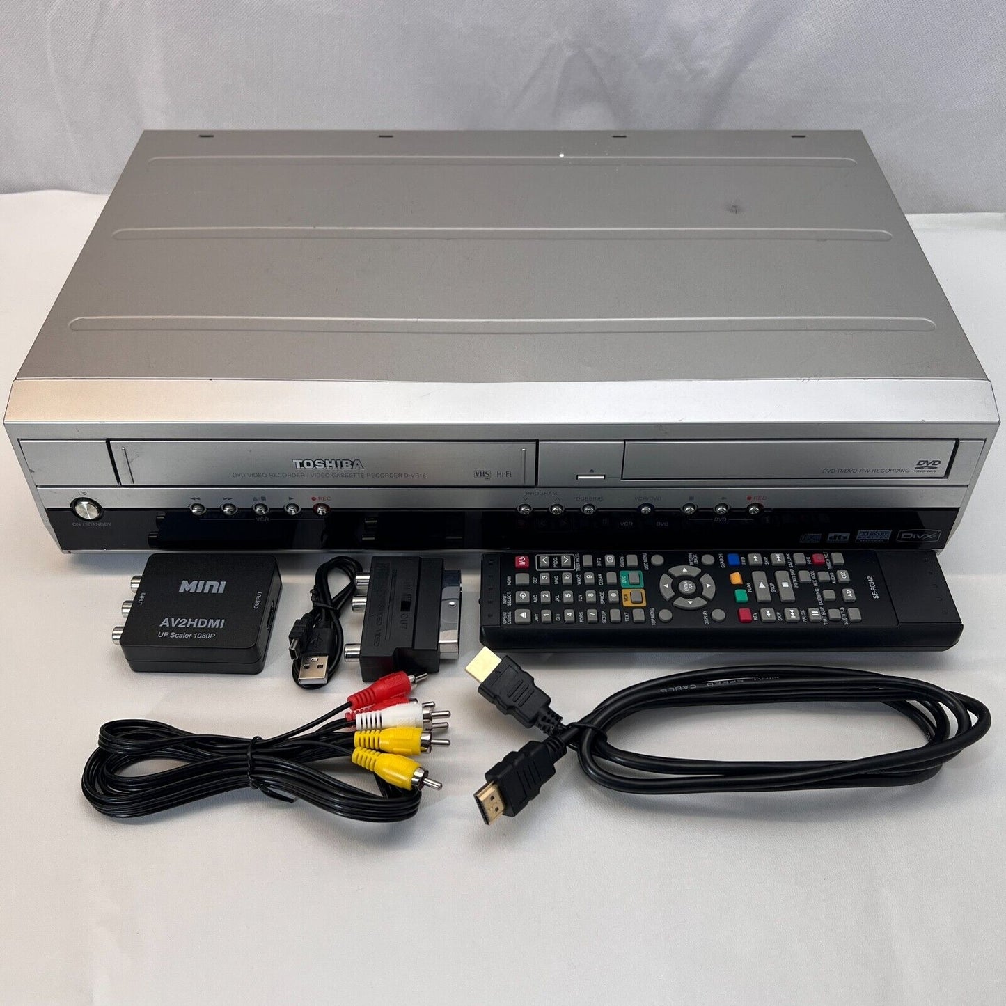 Toshiba DVR16 DVD VCR VHS Recorder Silver w/ Remote + Cable + NTSC/PAL Converter