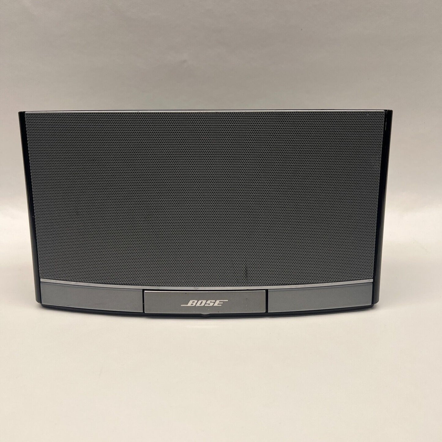 Bose SoundDock Portable Battery powerd 30 Pin iPod AUX Music System Silver Black