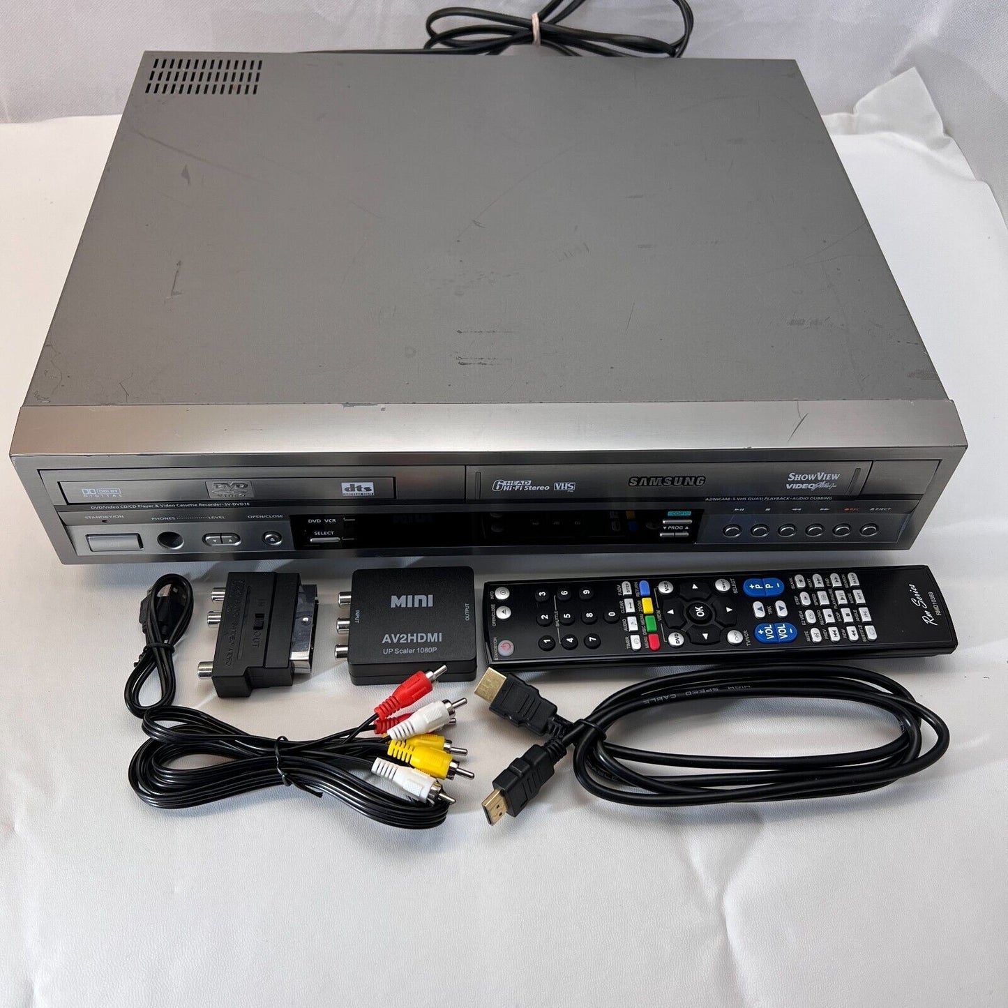 SAMSUNG SV-DVD1E DVD-VCR Player Silver with Remote + Cable +  NTSC/PAL Converter