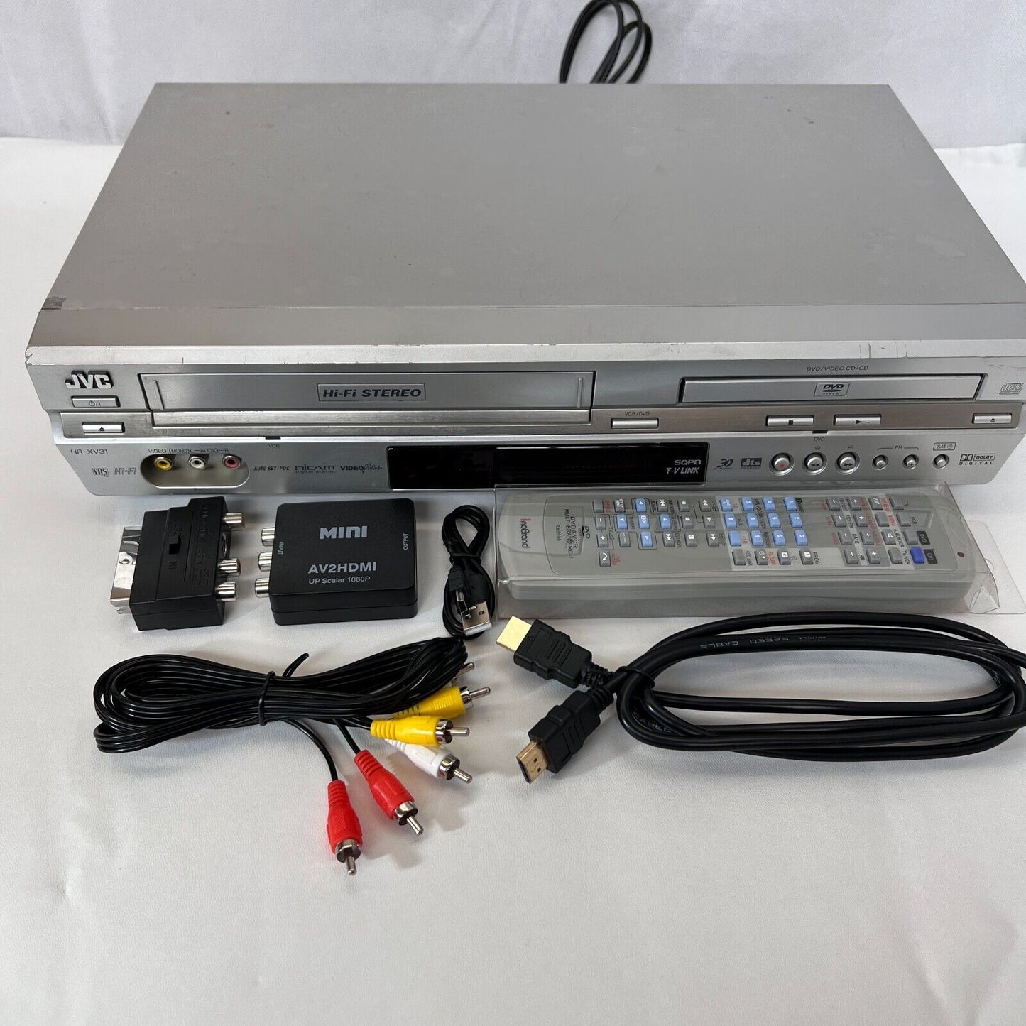 JVC HR-XV31 DVD/VCR Combo Player Silver w/ Remote + Cables + NTSC/PAL Converter