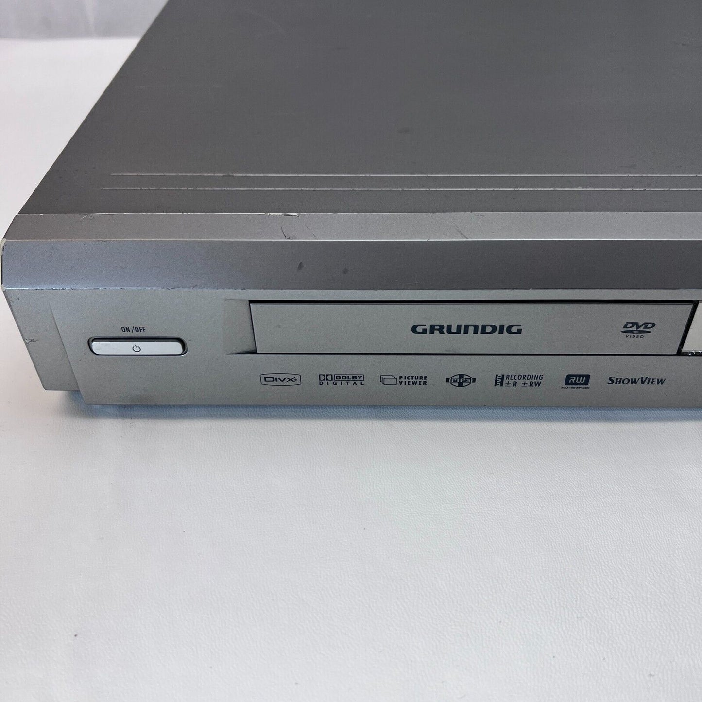 Grundig GDR 5530 Silver HDD DVD Recorder With Complete Kit