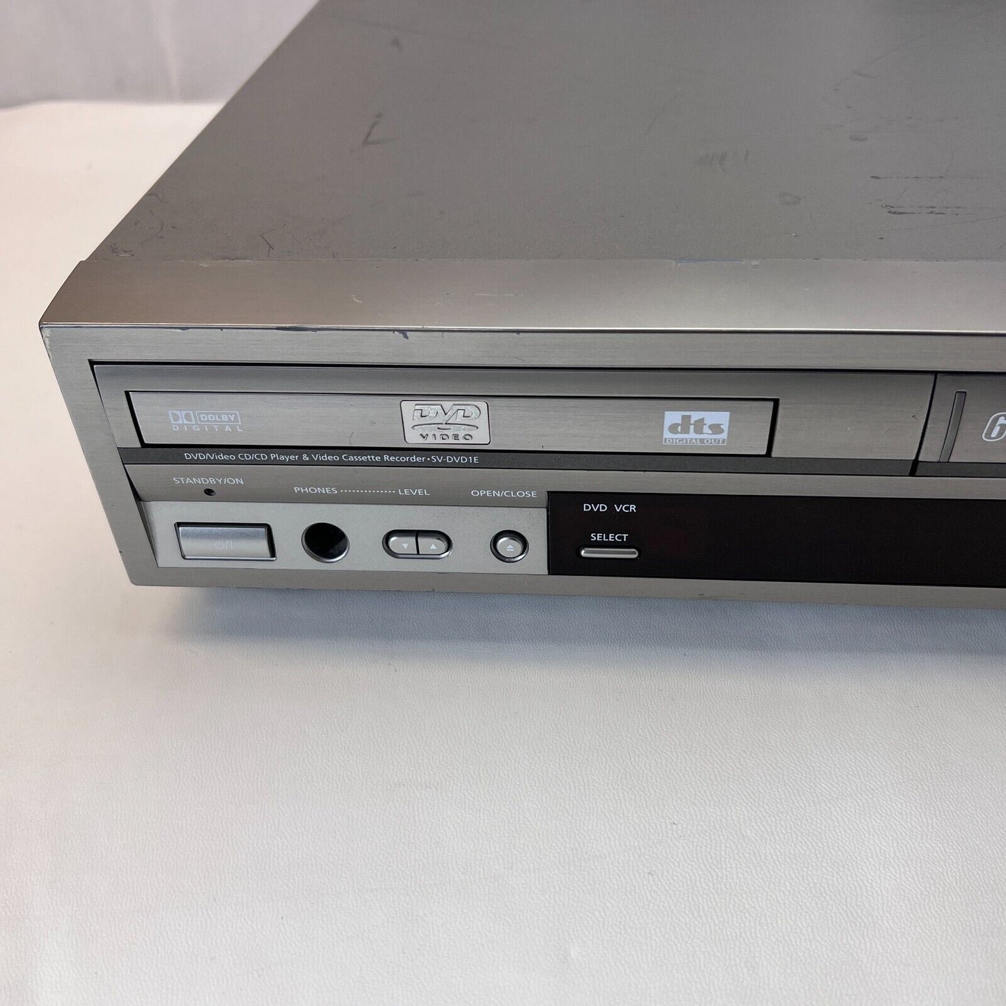 SAMSUNG SV-DVD1E DVD-VCR Player Silver with Remote + Cable +  NTSC/PAL Converter