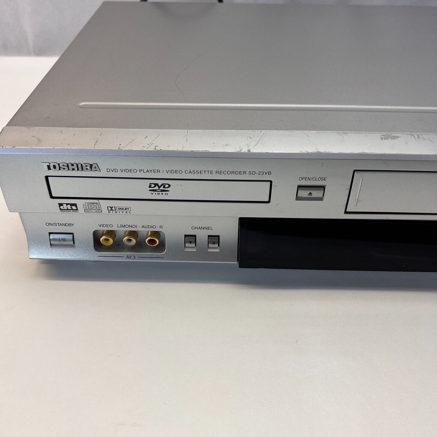 Toshiba SD-23VB VHS Player VCR - DVD Combi Hi-Fi With Remote