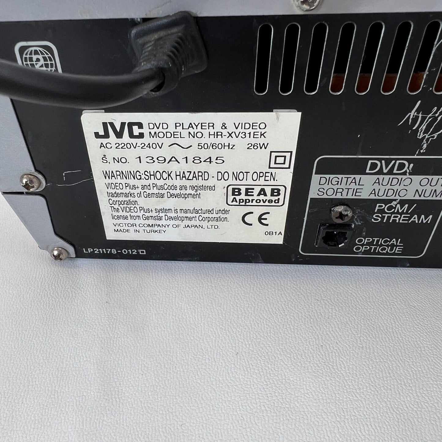 JVC HR-XV31 DVD/VCR Combo Player Silver w/ Remote + Cables + NTSC/PAL Converter