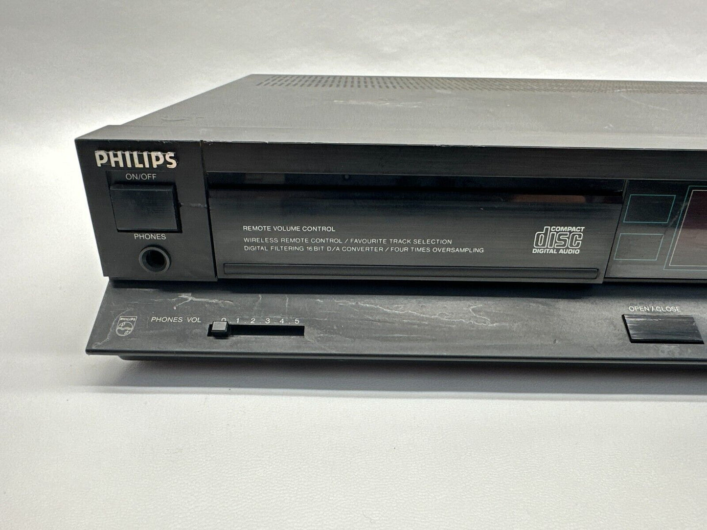 Philips CD 473 CD player blue  flourecent tube display av retro vintage