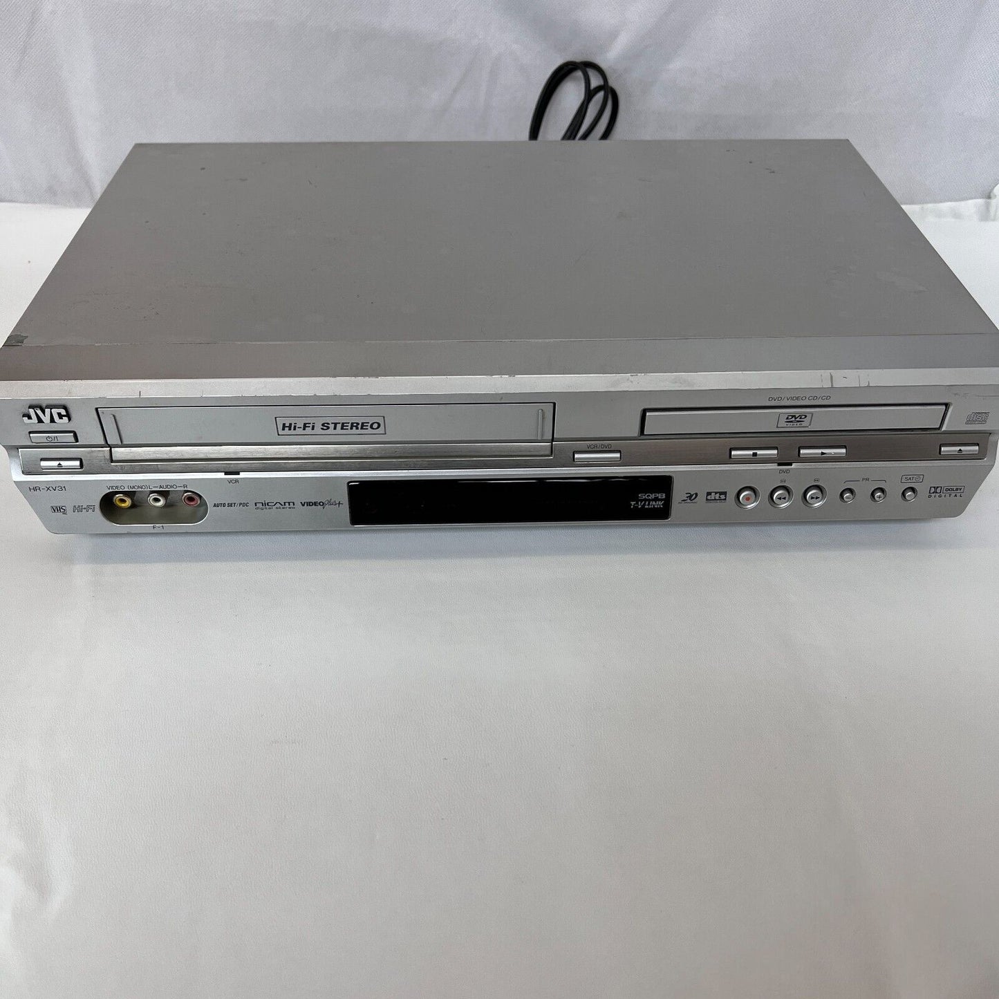 JVC HR-XV31 DVD/VCR Combo Player Silver w/ Remote + Cables + NTSC/PAL Converter