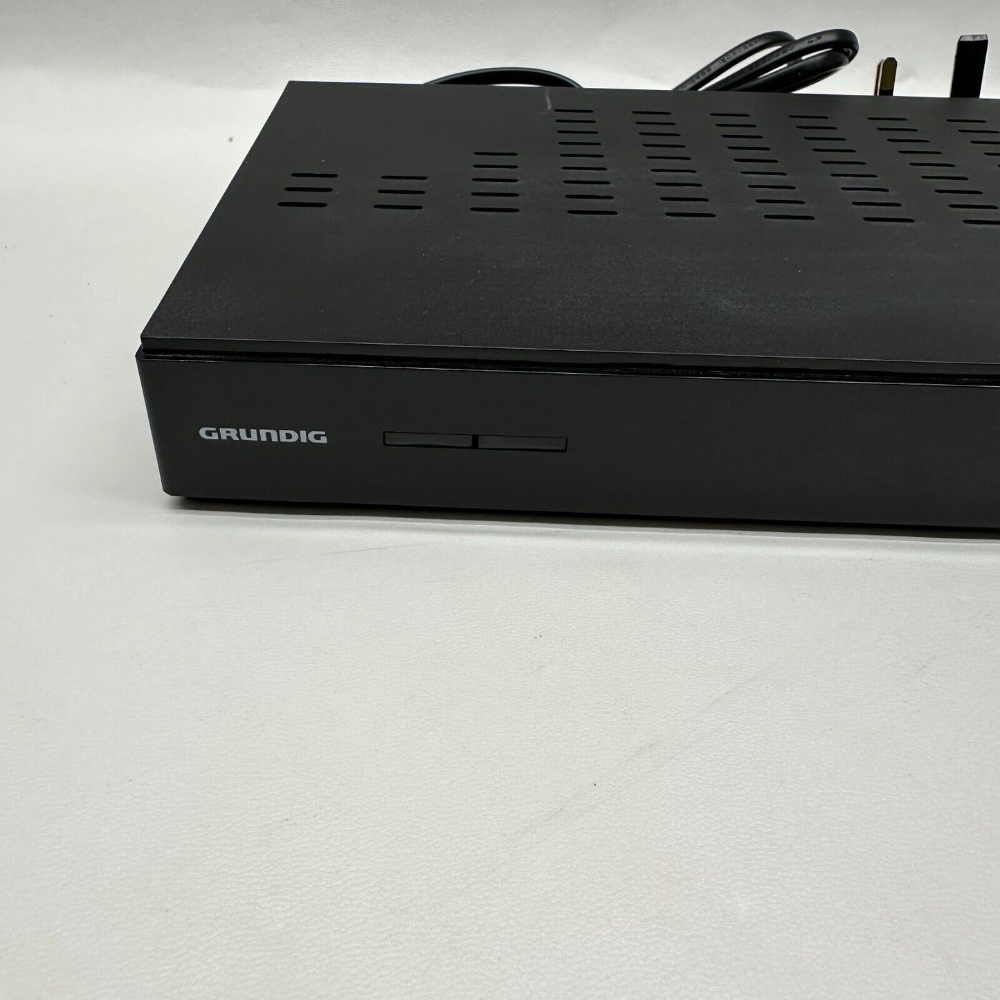 GRUNDIG GUFSAT02SD Freesat Digital Box Tested w/ Remote + Cables AV to HDMI kit